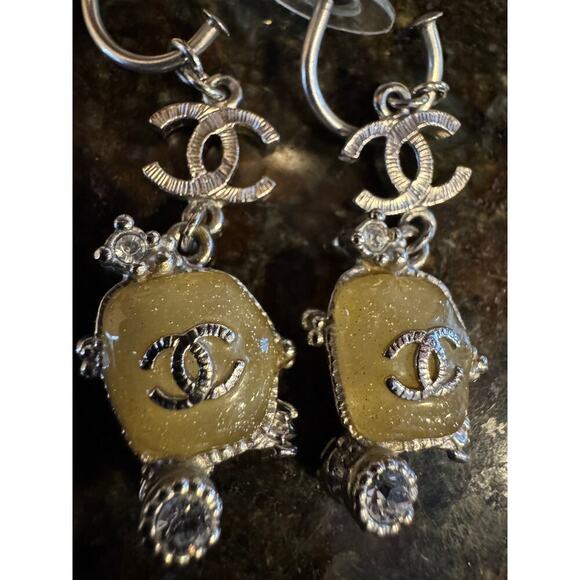 Chanel Turtle Crystal Pierced Earrings SHW 10A silver toned - Picture 1 of 5